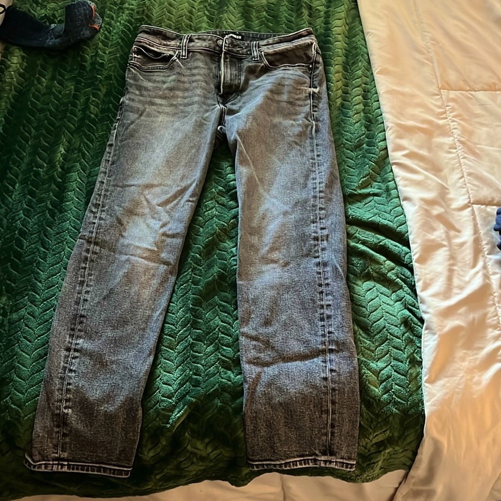 . Selling because they don’t fit me anymore.